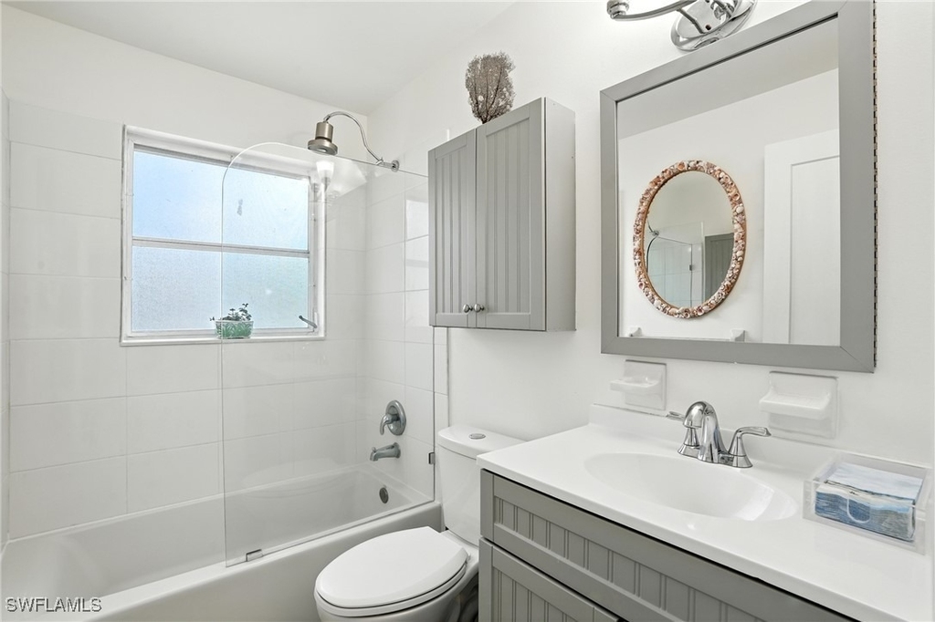 578 14th Street N - Photo 17
