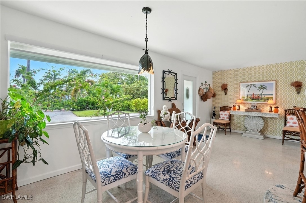 578 14th Street N - Photo 8