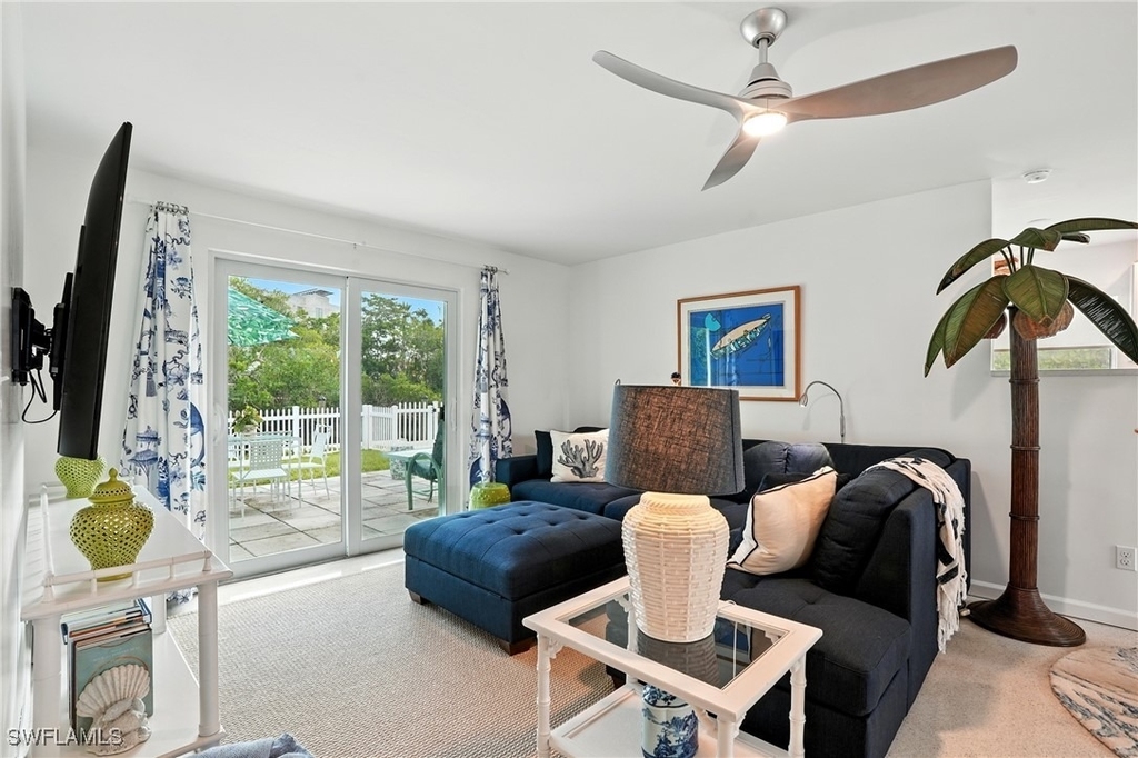 578 14th Street N - Photo 3