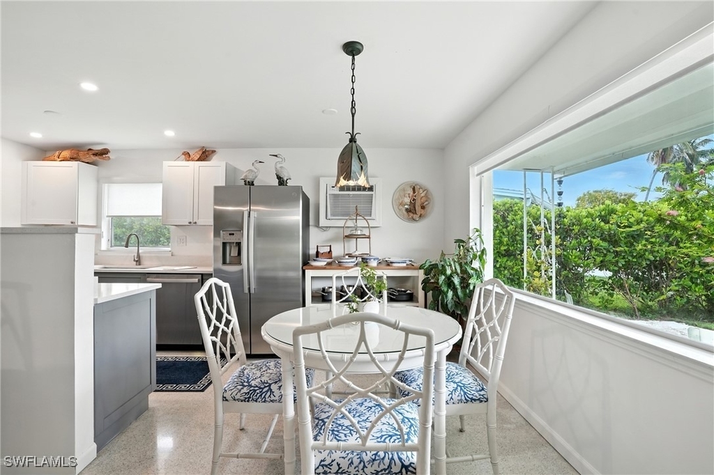 578 14th Street N - Photo 6