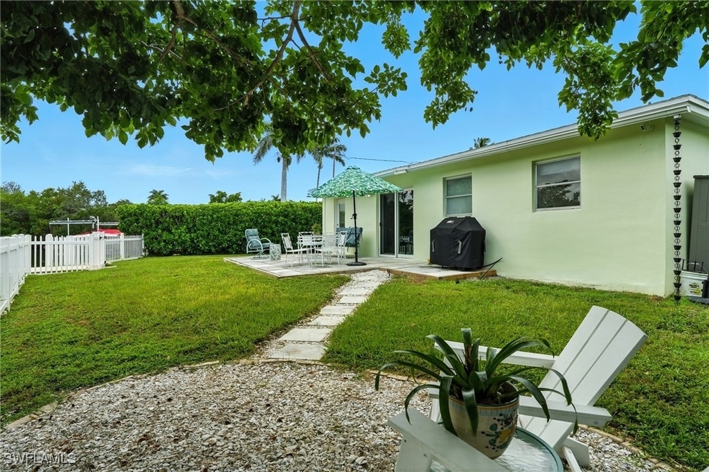 578 14th Street N - Photo 23