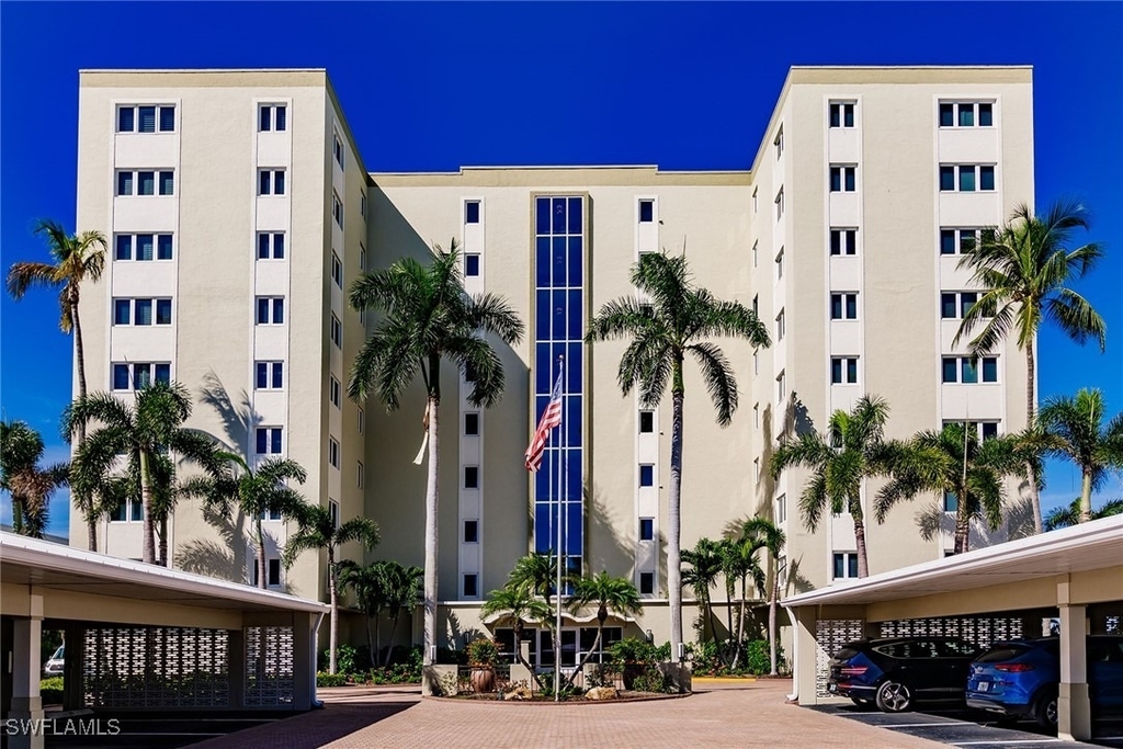 2885 Gulf Shore Boulevard N - Photo 1