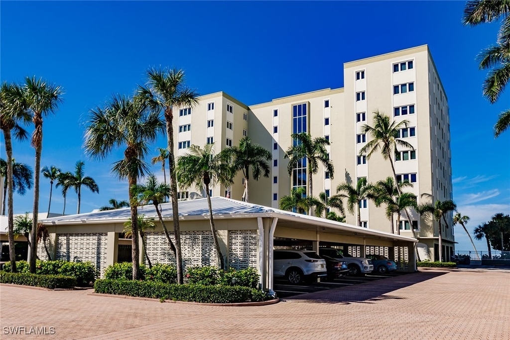 2885 Gulf Shore Boulevard N - Photo 0