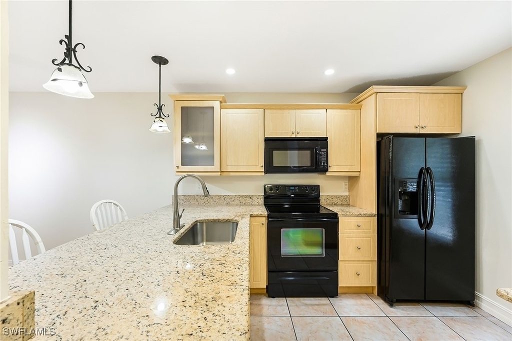 1933 Courtyard Way - Photo 6