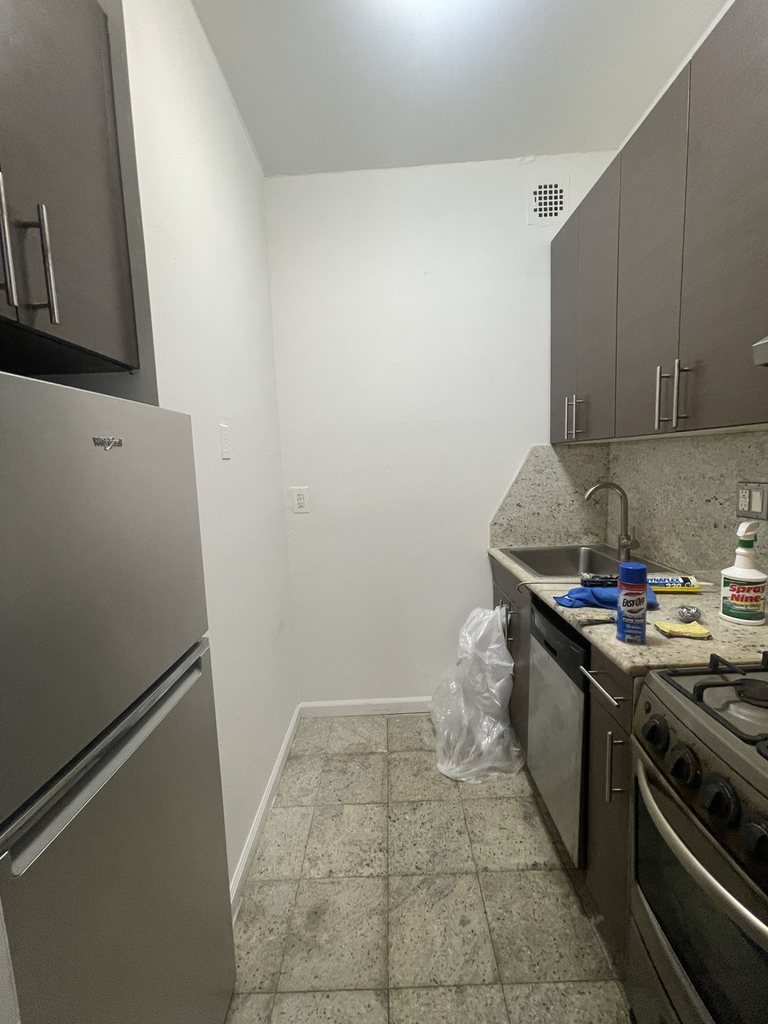 425 East 80th Street - Photo 2