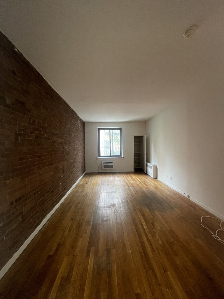 425 East 80th Street - Photo 1