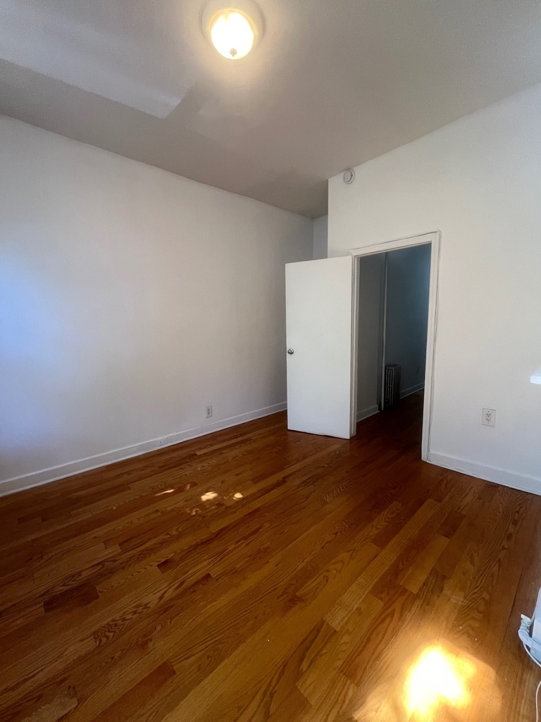 369 Menahan Street - Photo 3