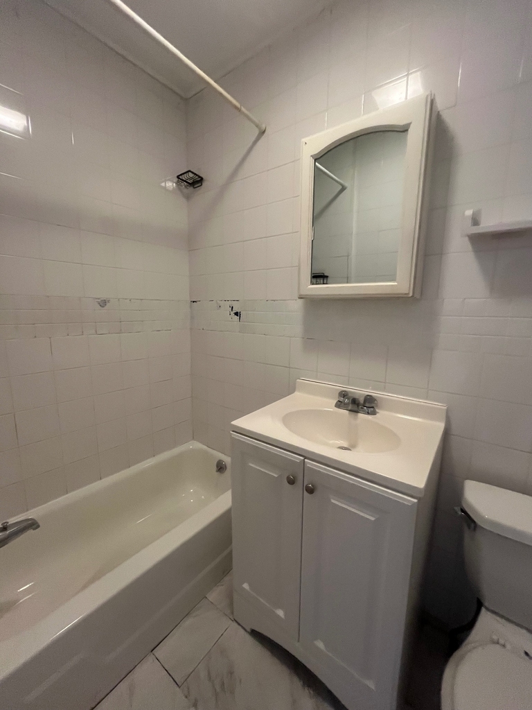 369 Menahan Street - Photo 4