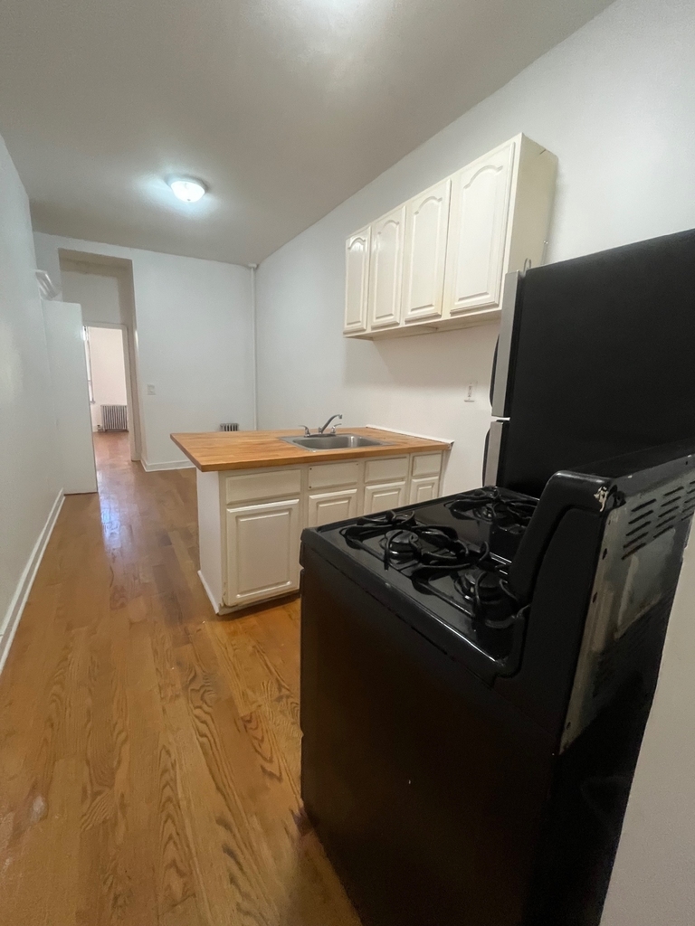 369 Menahan Street - Photo 6
