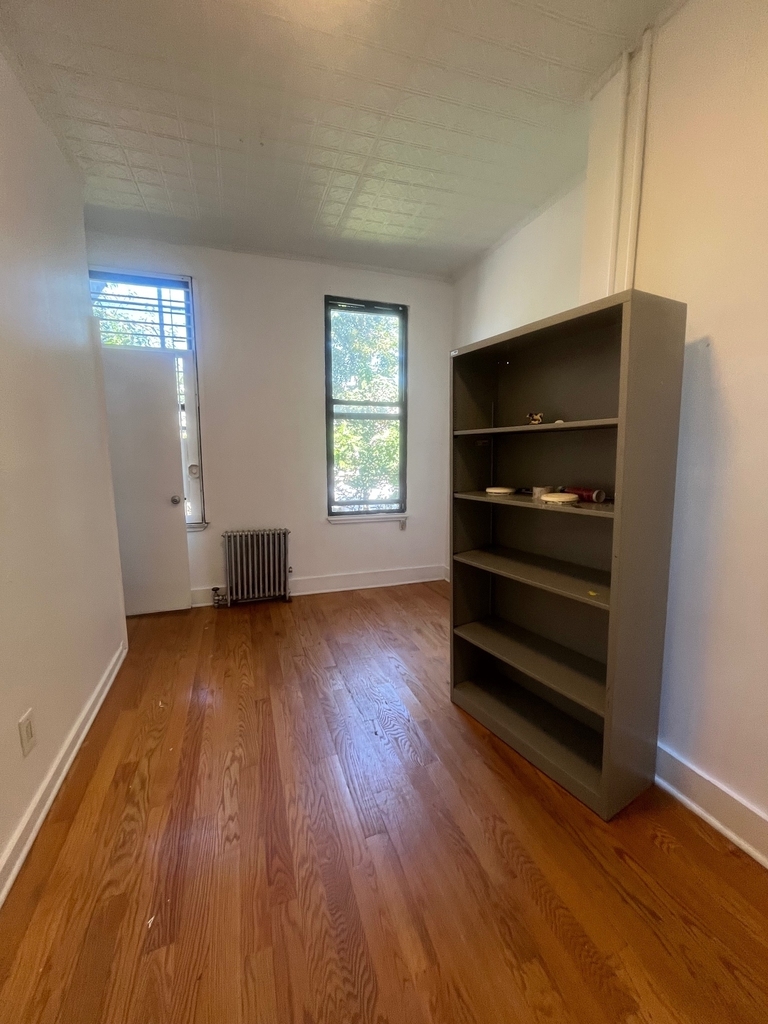 369 Menahan Street - Photo 2