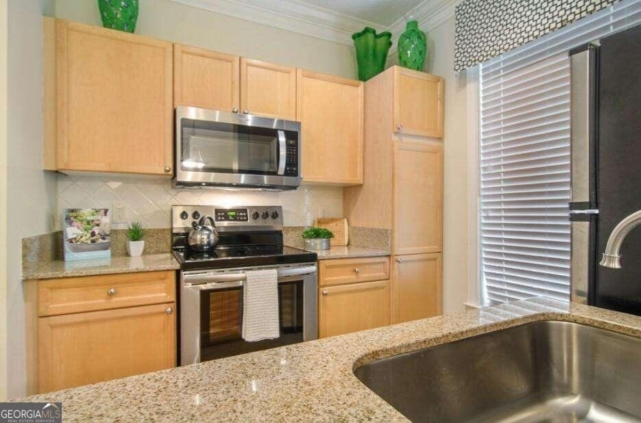 100 Ladson Court - Photo 0