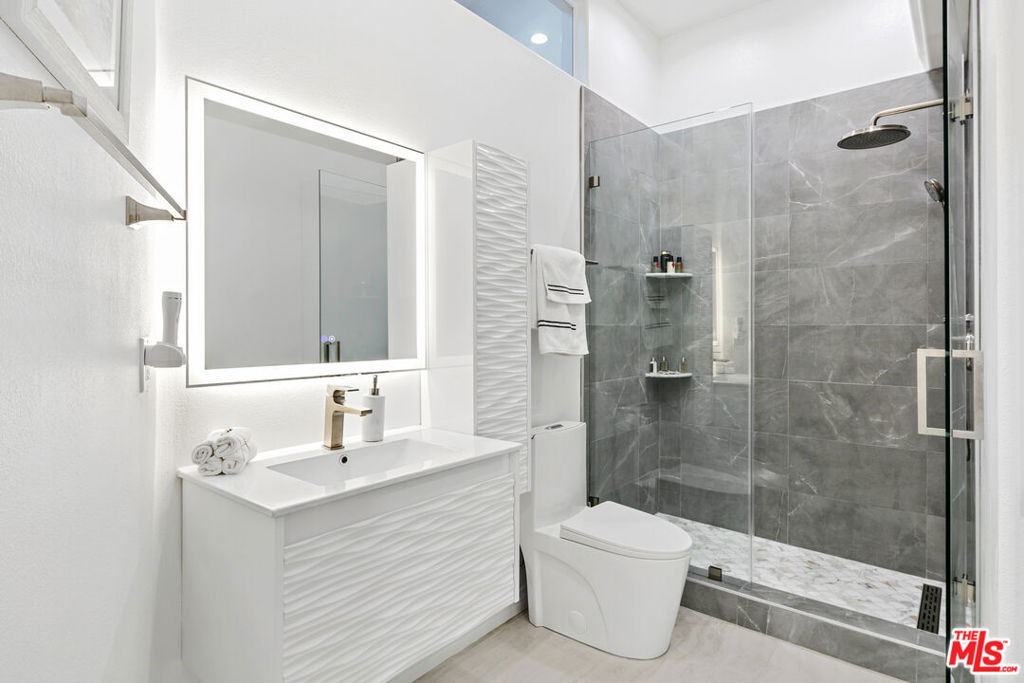 6463 Zuma View Place - Photo 33