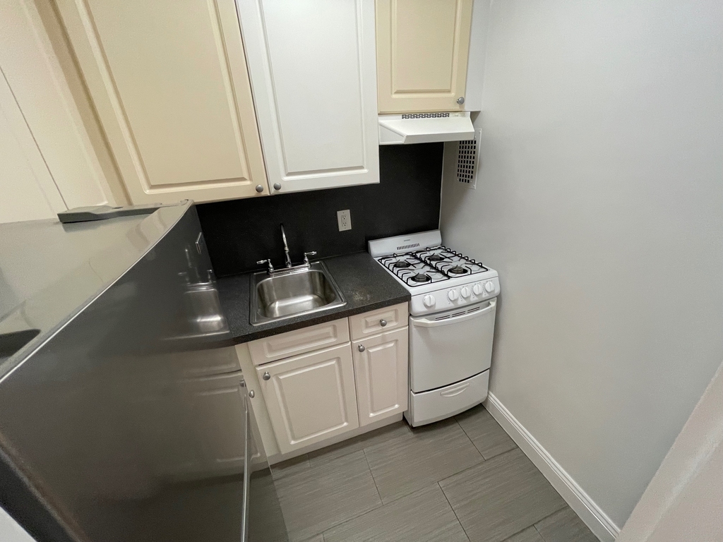 87-15 37th Avenue - Photo 4