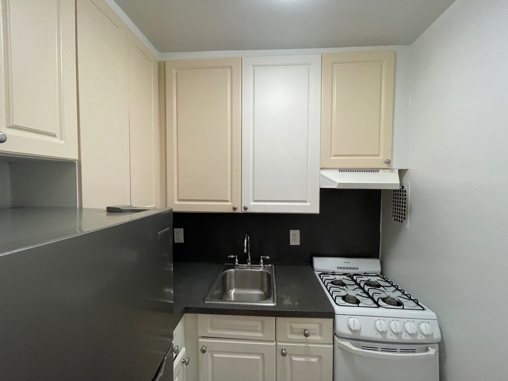 87-15 37th Avenue - Photo 2