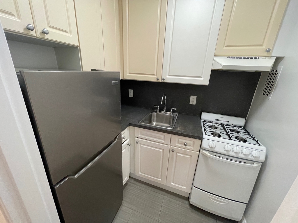 87-15 37th Avenue - Photo 3