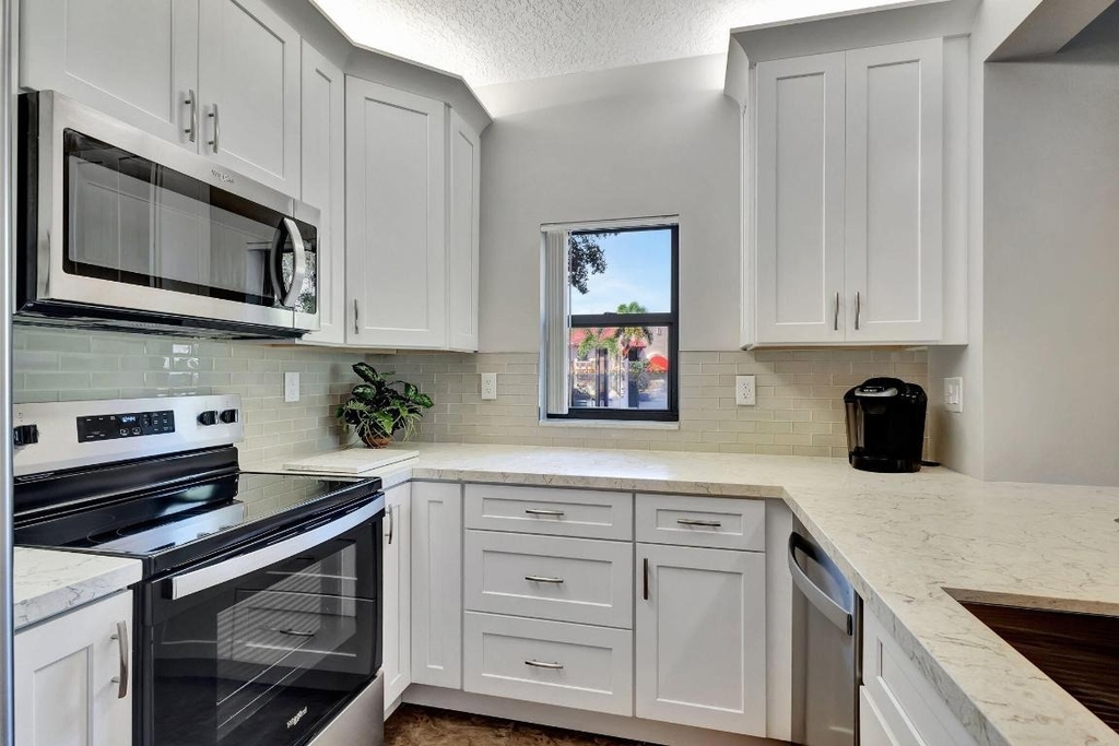 300 Uno Lago Drive - Photo 10