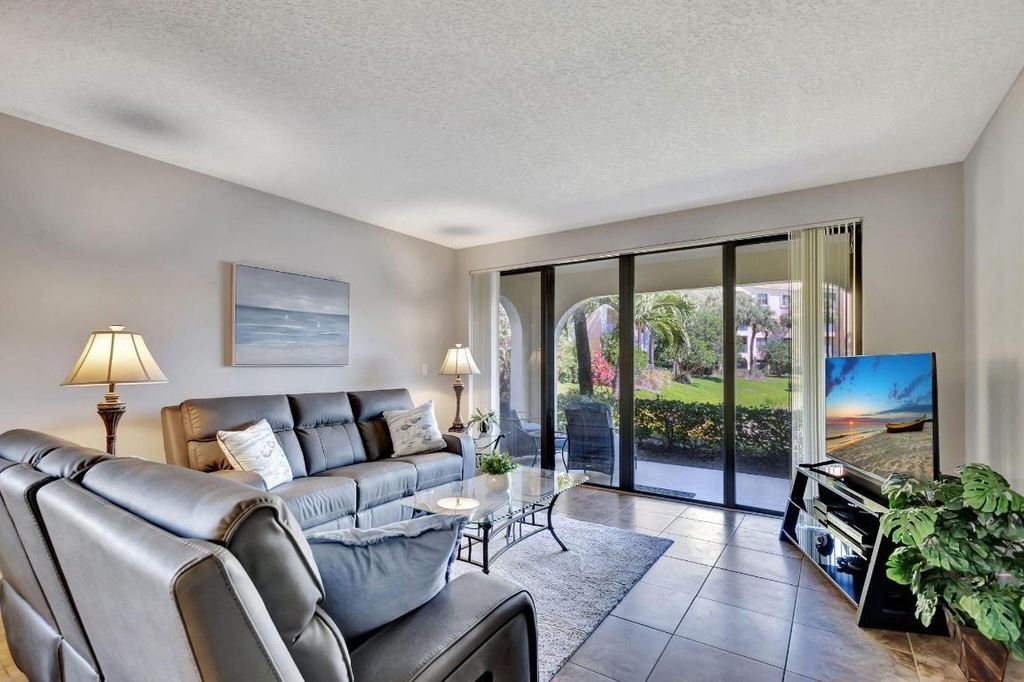 300 Uno Lago Drive - Photo 17