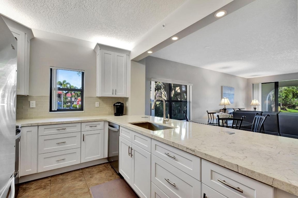 300 Uno Lago Drive - Photo 9