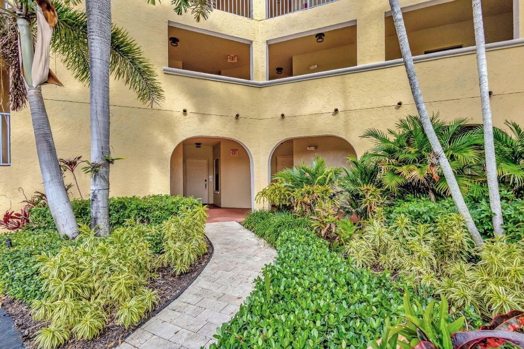 300 Uno Lago Drive - Photo 3