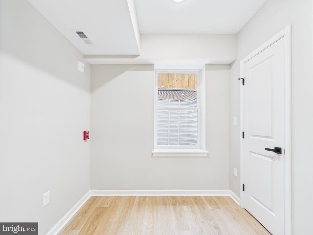 1320 S Grove Street - Photo 3