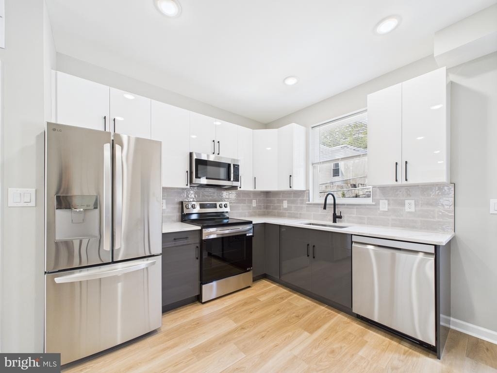 1320 S Grove Street - Photo 8