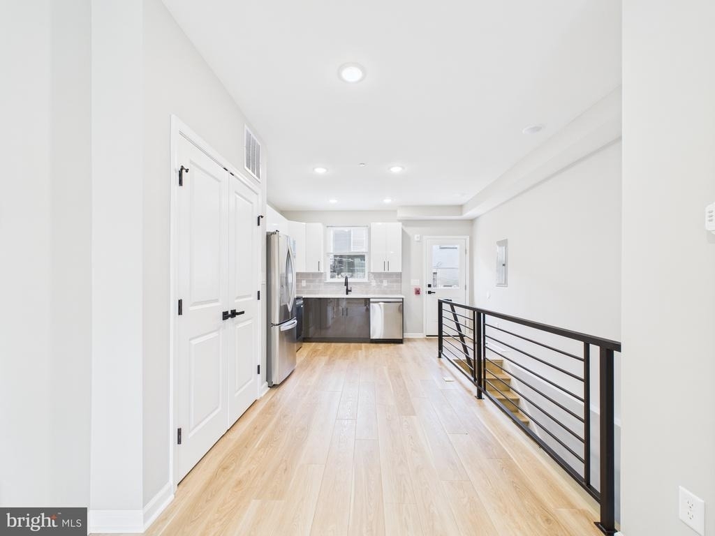 1320 S Grove Street - Photo 9