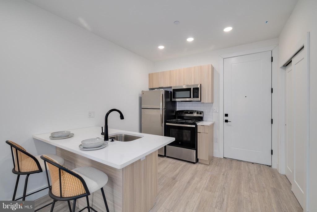 2400 E Huntingdon Street - Photo 2