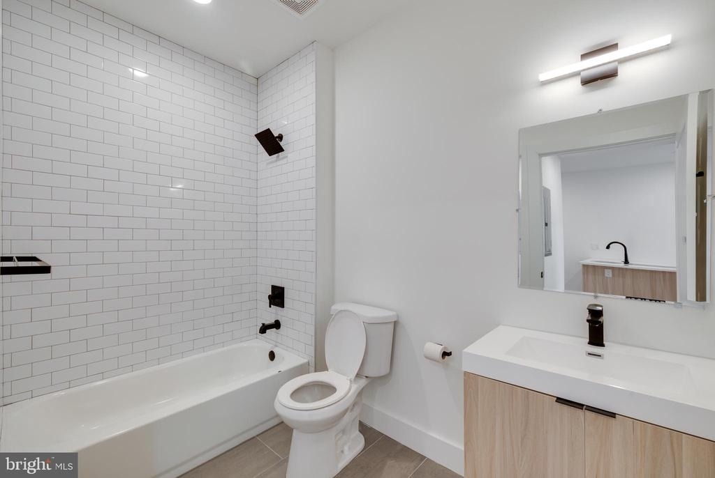 2400 E Huntingdon Street - Photo 6