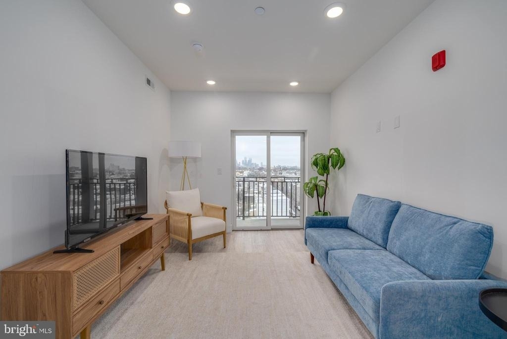 2400 E Huntingdon Street - Photo 1