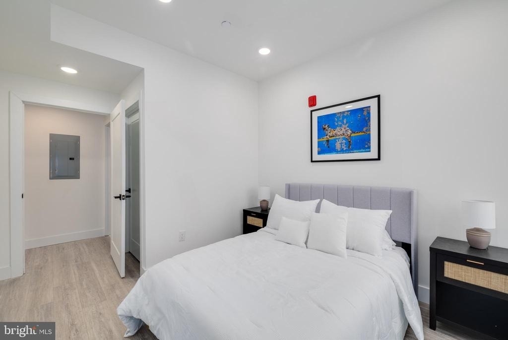 2400 E Huntingdon Street - Photo 3