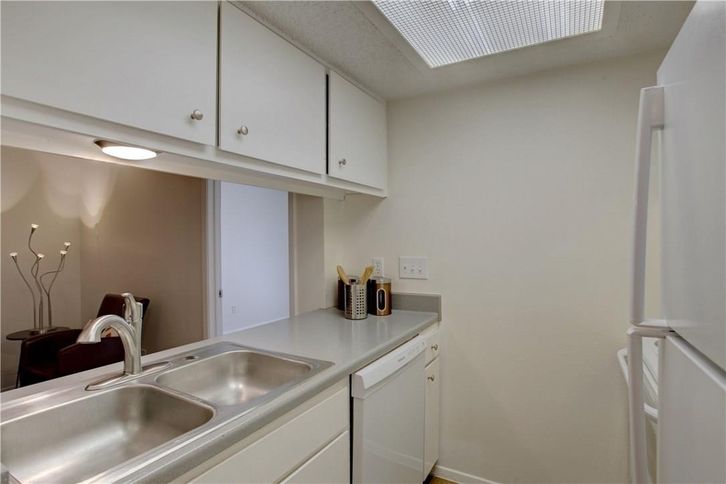 9079 Jollyville Rd - Photo 15