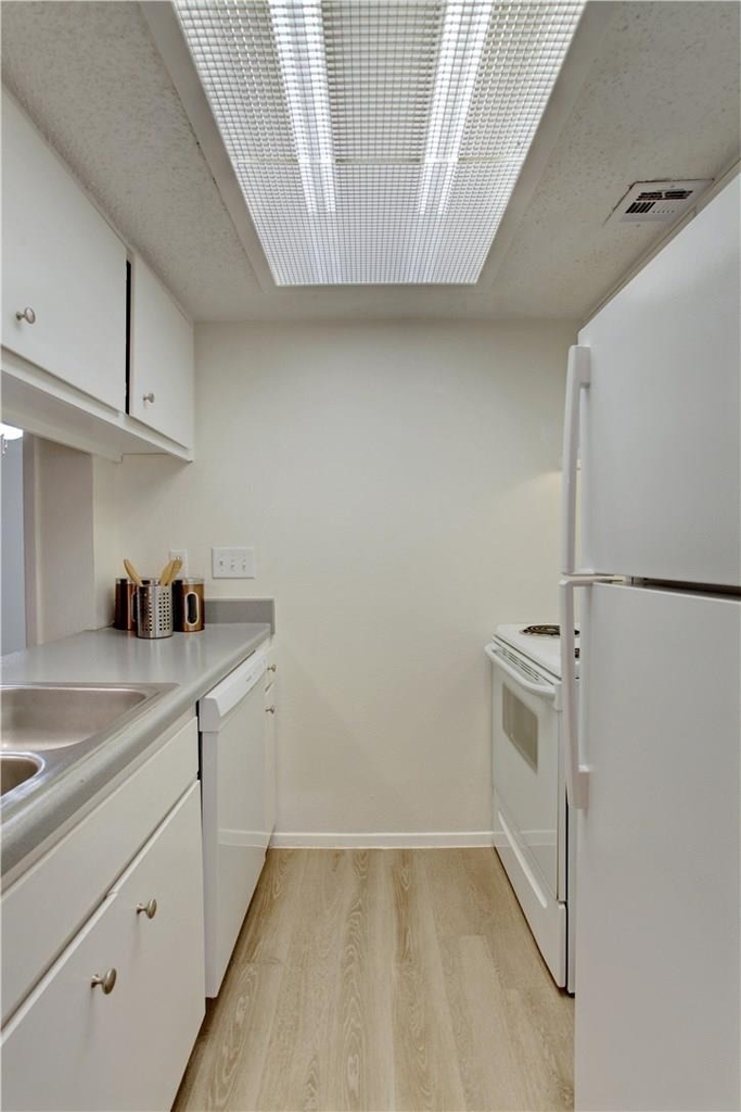 9079 Jollyville Rd - Photo 14