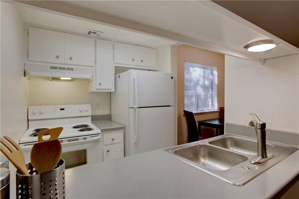 9079 Jollyville Rd - Photo 13