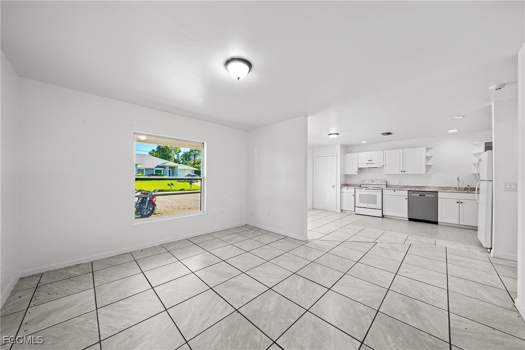 4735 30th Street Sw - Photo 2