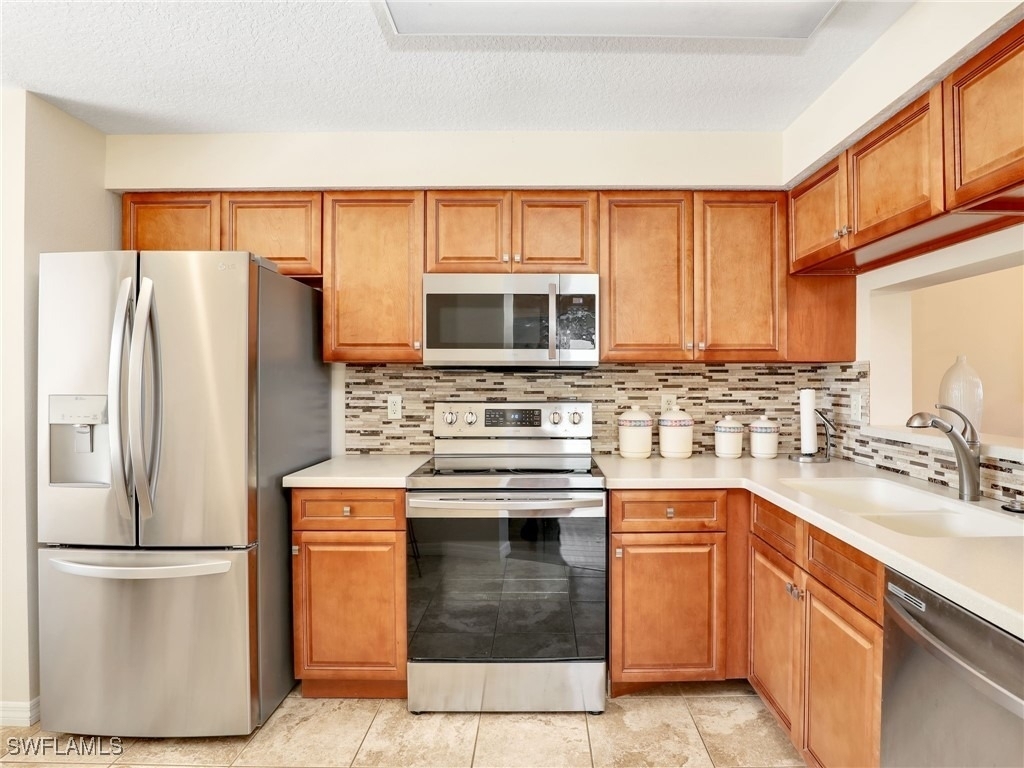 6670 Huntington Lakes Circle - Photo 2