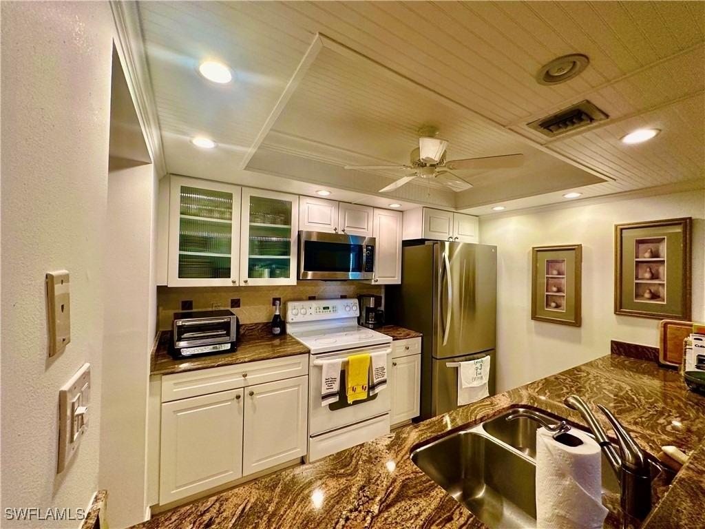555 Park Shore Drive - Photo 6