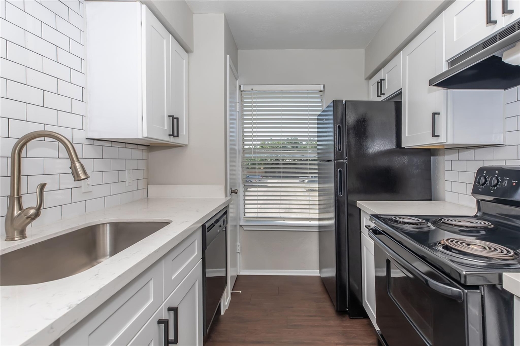1515 Campbell Road - Photo 0