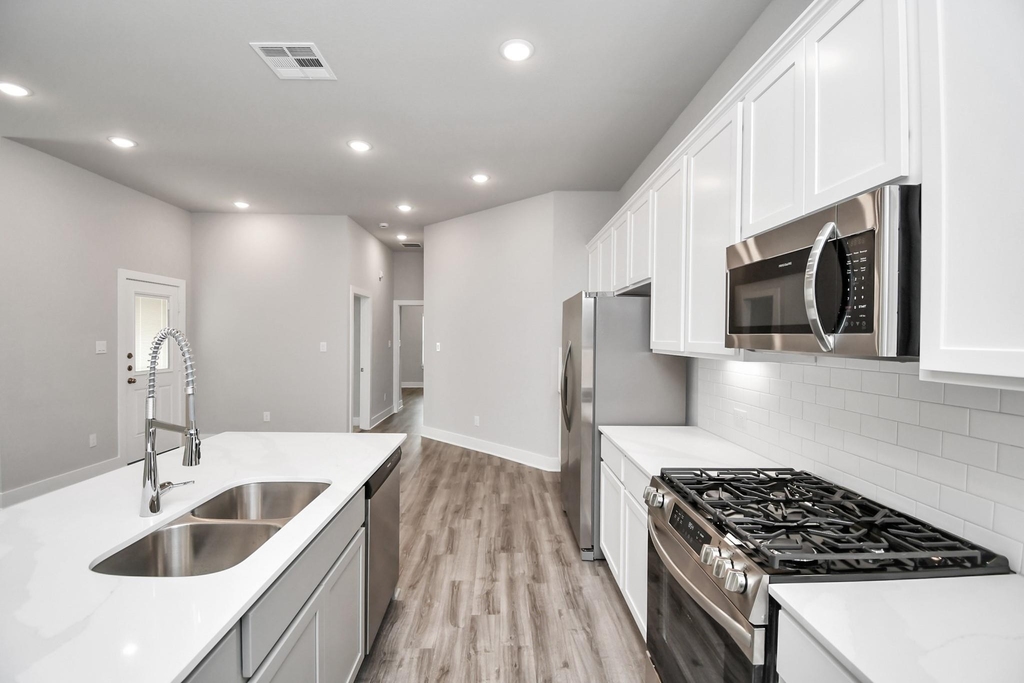 21030 Shore Oak Drive - Photo 2
