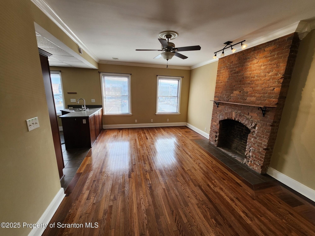 98 N Franklin Street - Photo 2