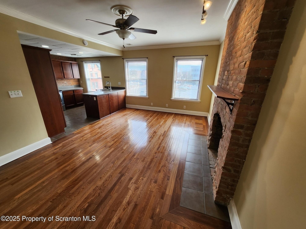 98 N Franklin Street - Photo 4