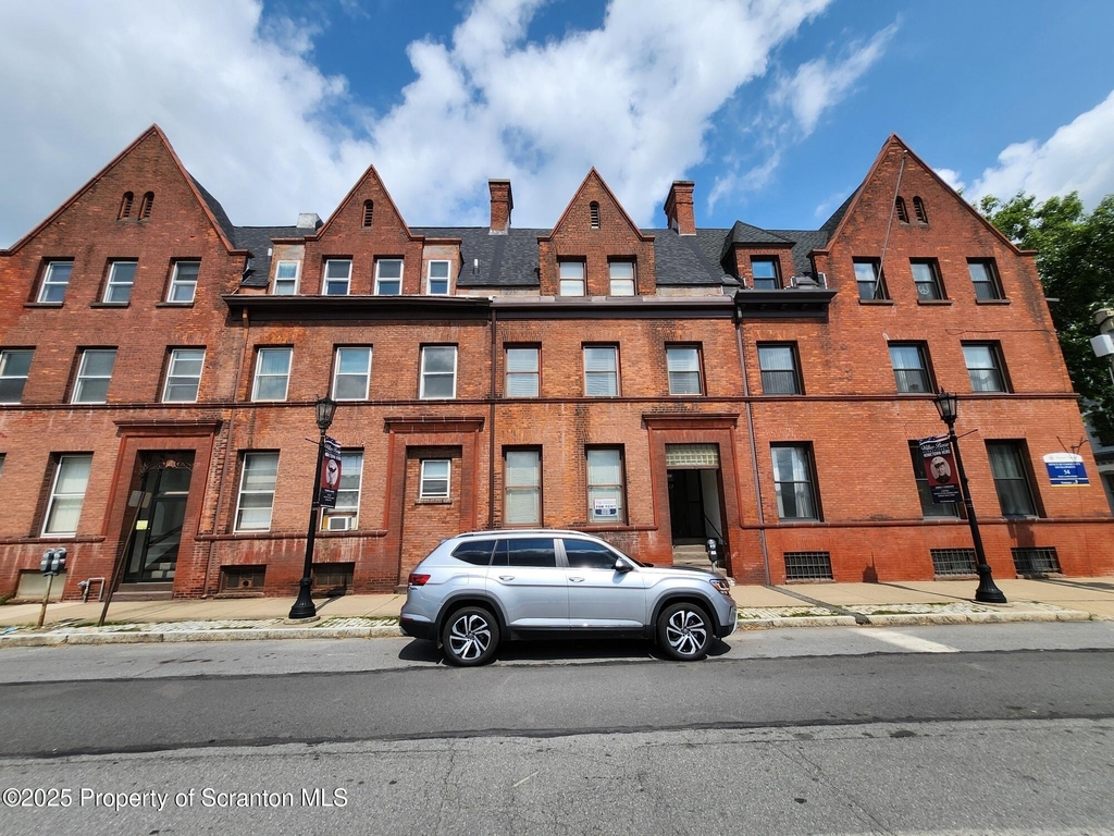 98 N Franklin Street - Photo 0