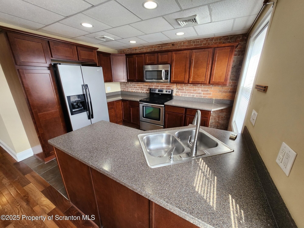 98 N Franklin Street - Photo 9