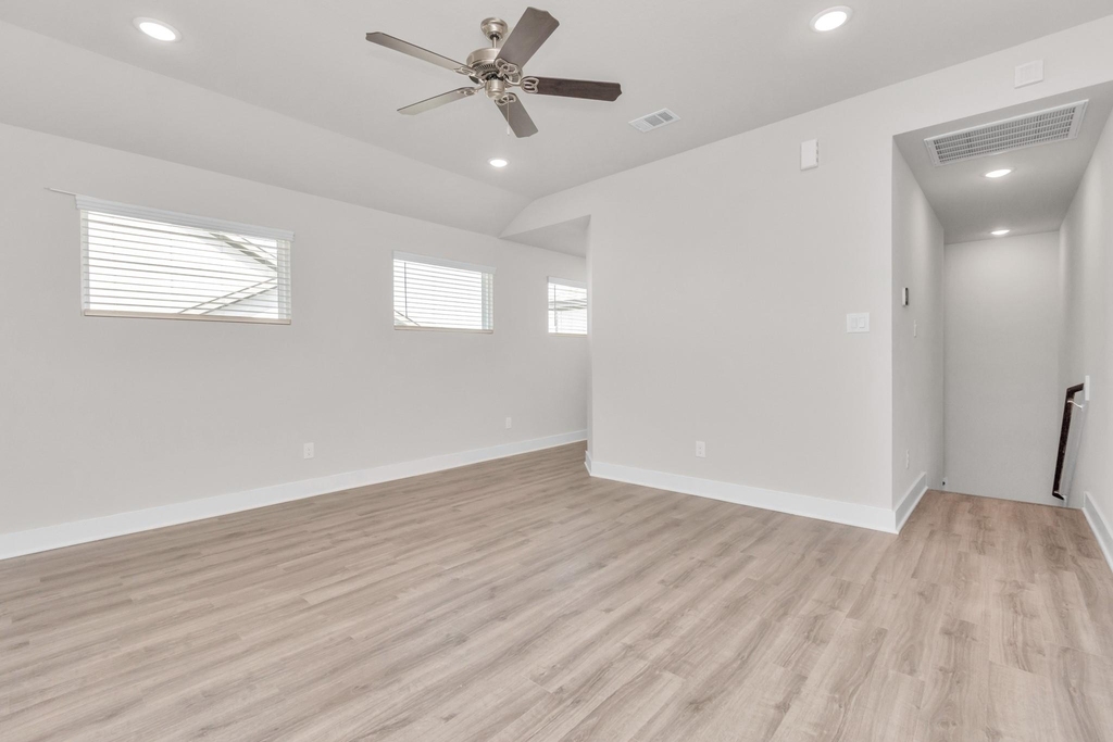 21003 Bay Village Drive - Photo 10