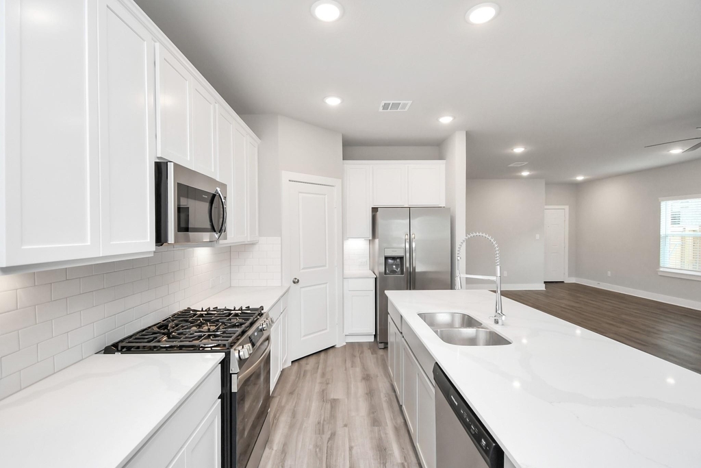 21047 Bay Village Drive - Photo 2