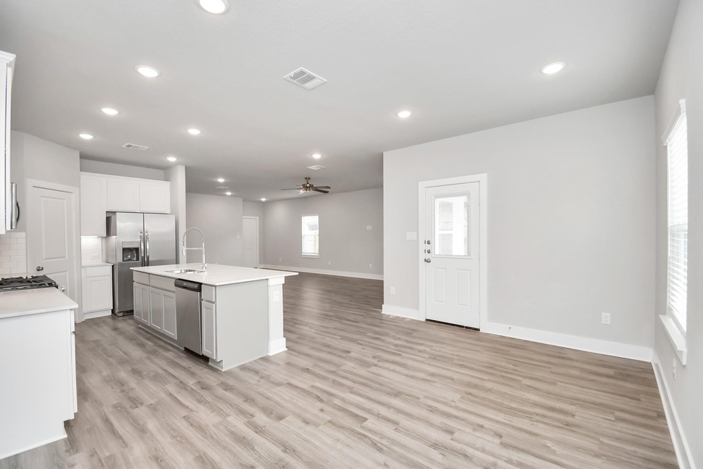 21047 Bay Village Drive - Photo 5