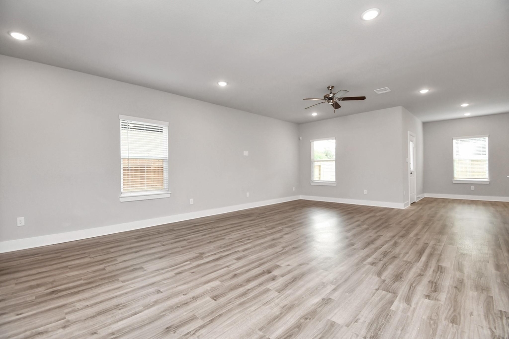 21047 Bay Village Drive - Photo 4