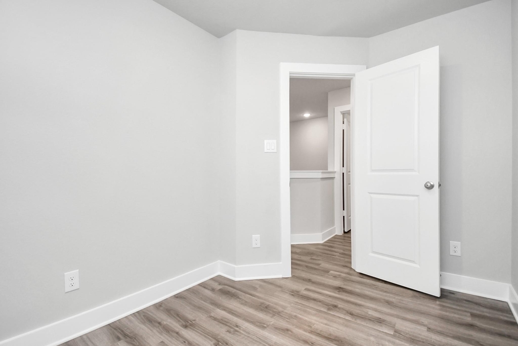 21047 Bay Village Drive - Photo 15