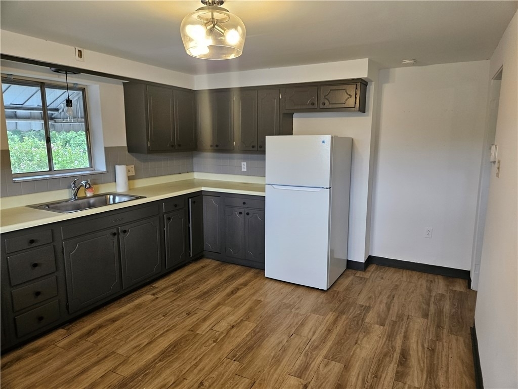 537 6th St - Photo 13