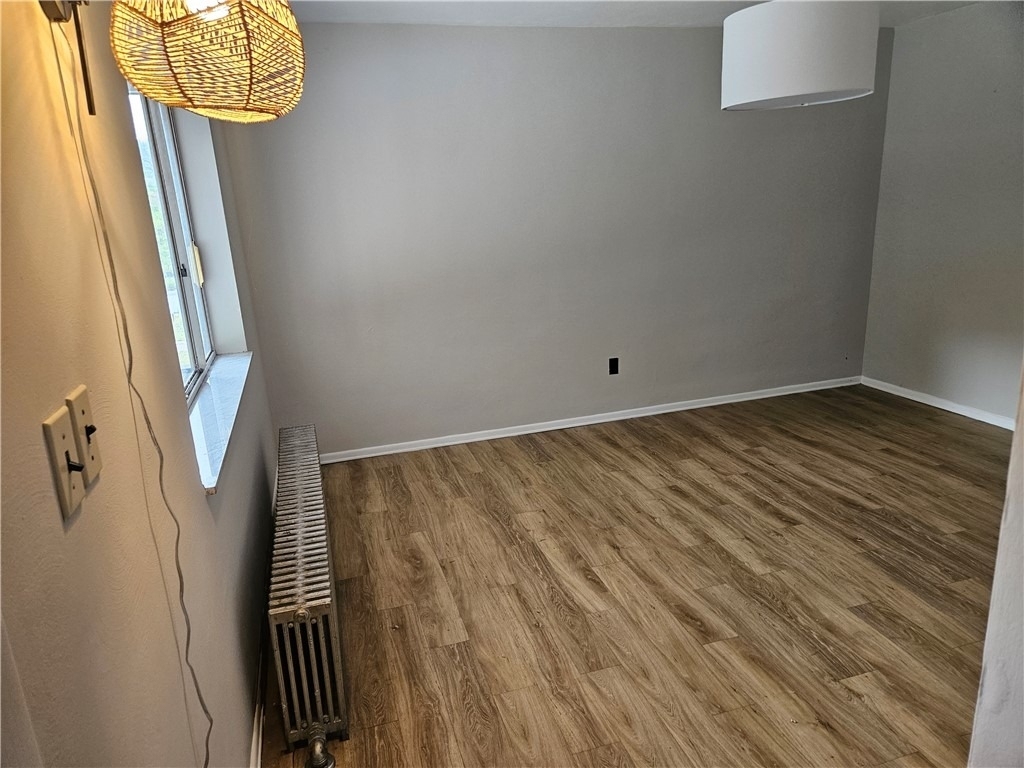 537 6th St - Photo 2
