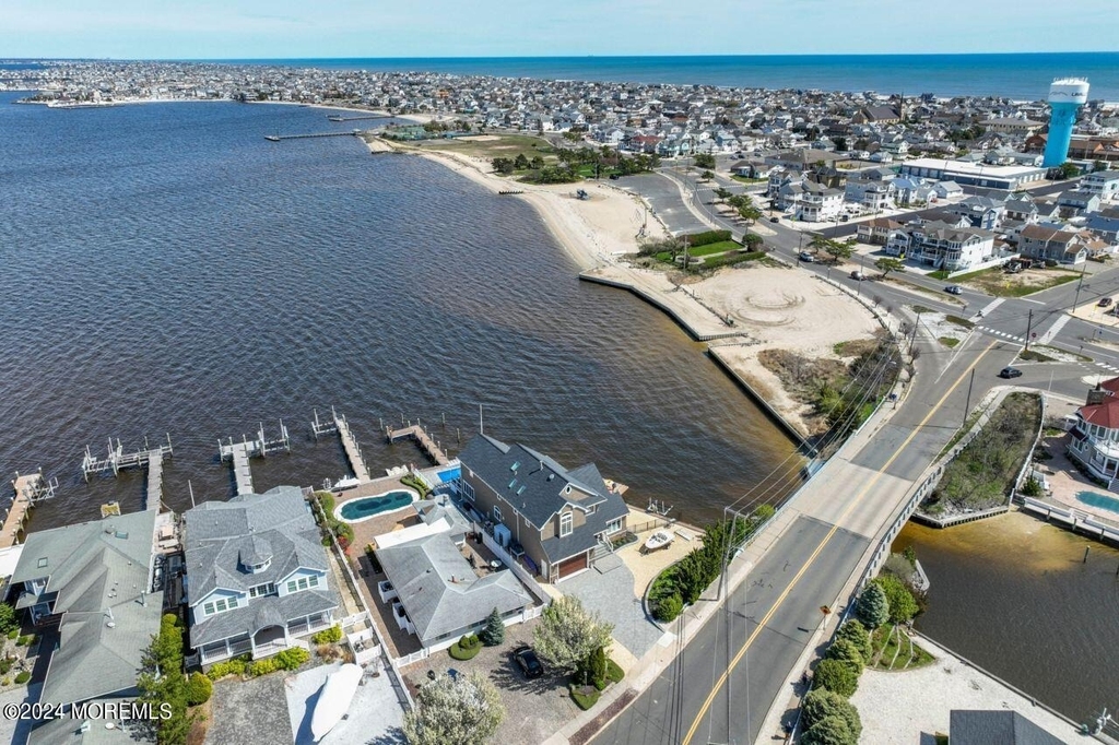 1 Pershing Boulevard - Photo 46